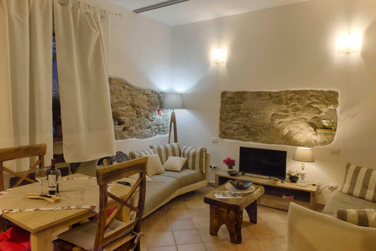 La Casetta Al Centro Di Olbia Buitenkant foto